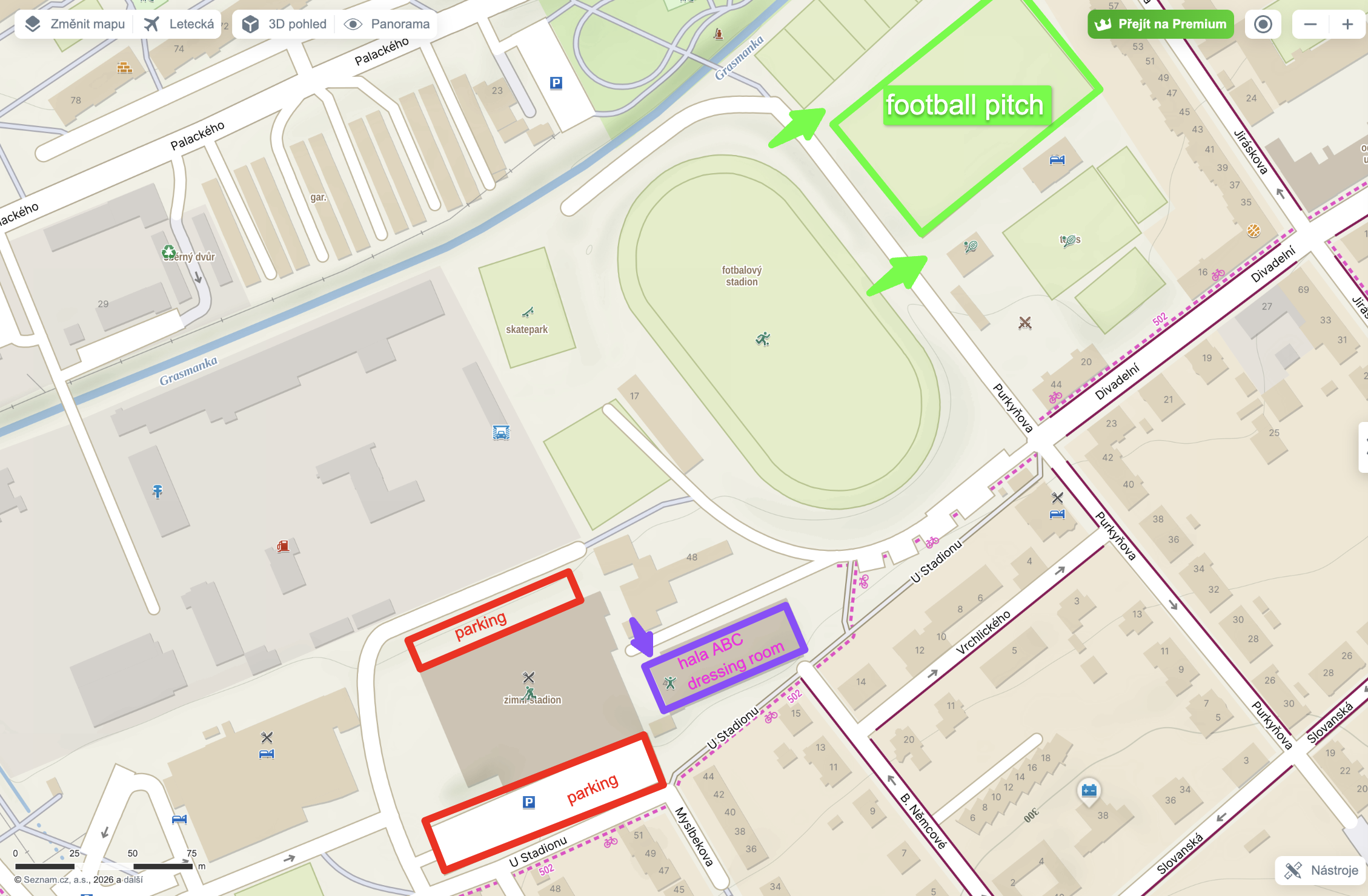 Orientační mapa areálu s vyznačeným hřištěm, halou ABC (šatny), parkovištěm a bufetem